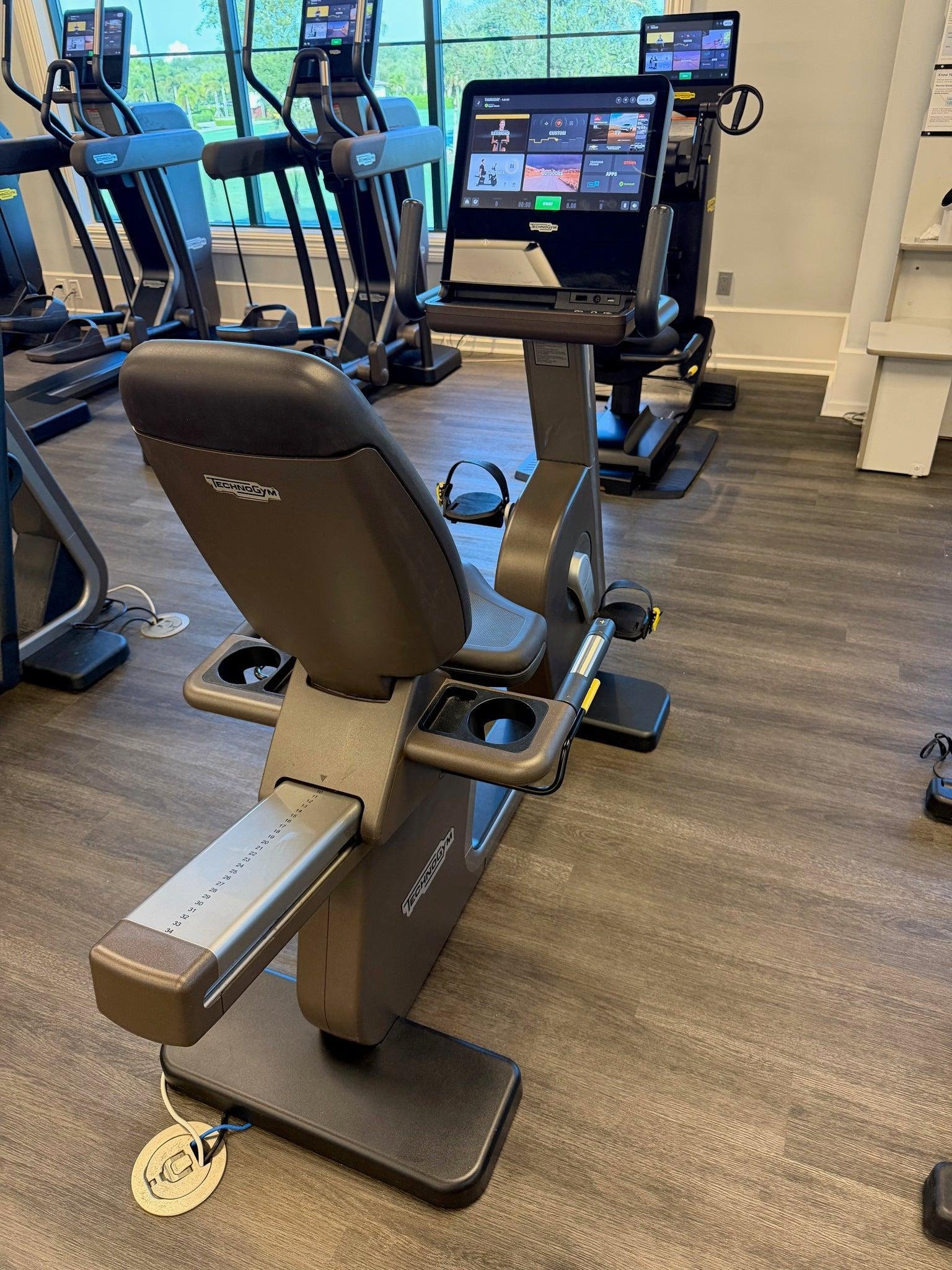 Technogym Recline Live 500 (10" ekran osetljiv na dodir, samonapajajuća verzija) - Slika 3
