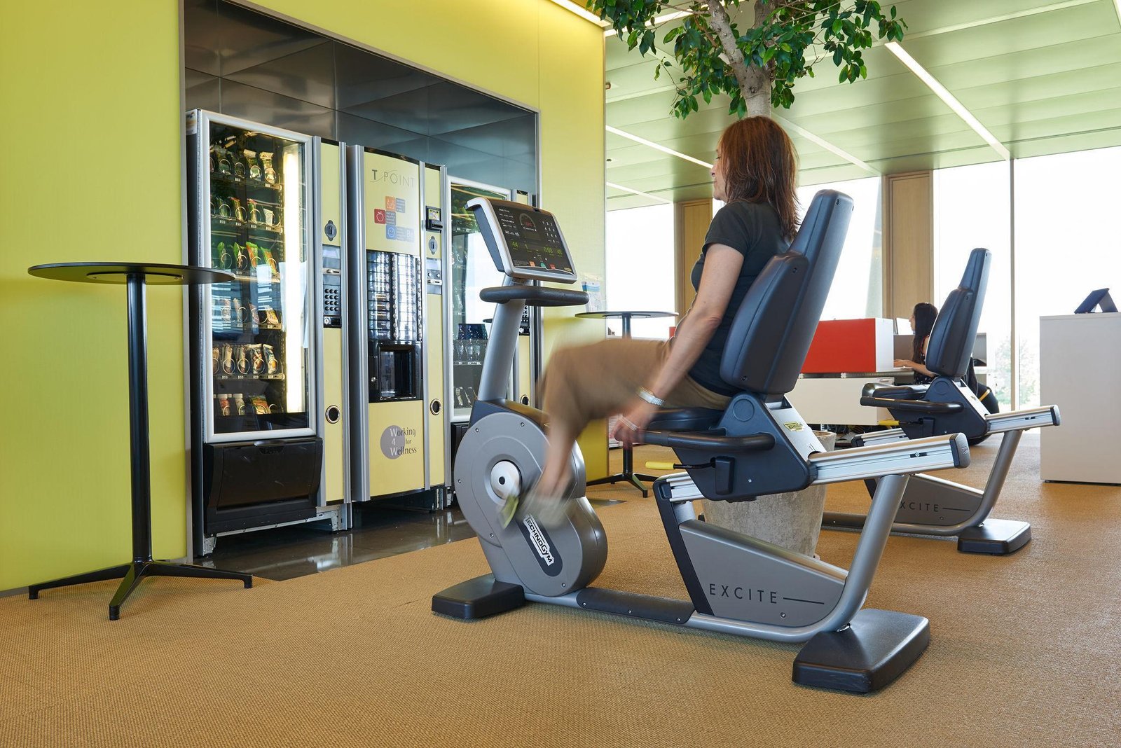 Technogym Recline Live 500 (10" ekran osetljiv na dodir, samonapajajuća verzija) - Slika 4